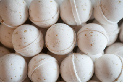 OATMEAL MILK & HONEY BATH BOMB